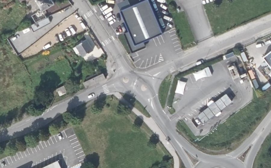 Vue aérienne du Rond-point anonyme n°260660621