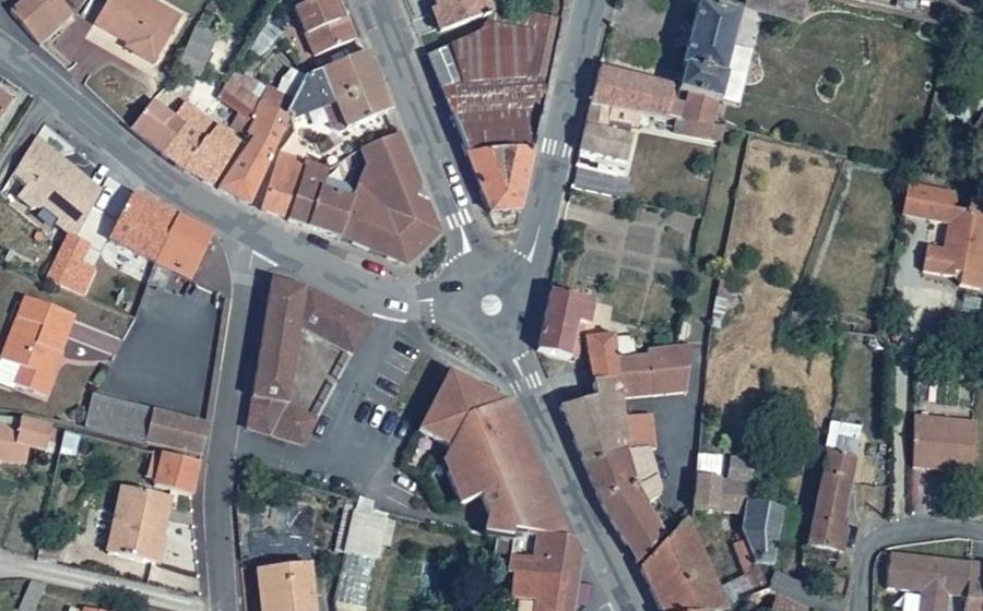 Vue aérienne du Rond-point anonyme n°260665099