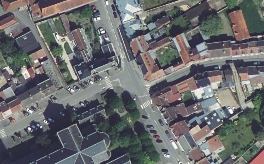 Vue aérienne du Rond-point anonyme n°260677507
