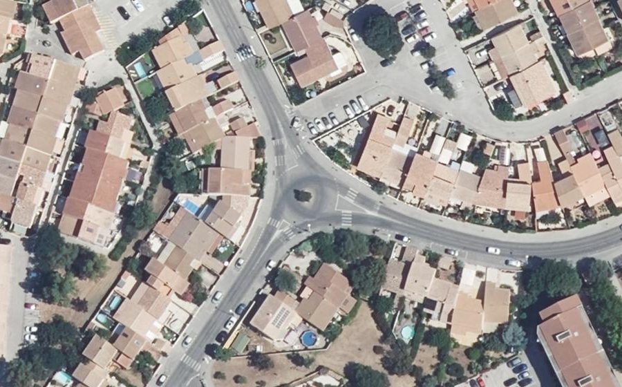 Vue aérienne du Rond-point anonyme n°26071222
