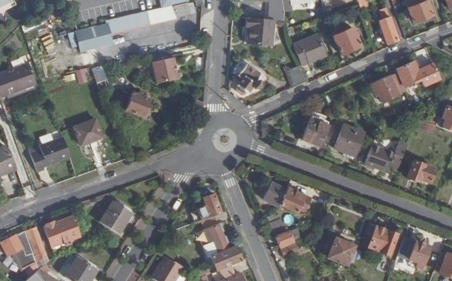 Vue aérienne du Rond-point anonyme n°26071401