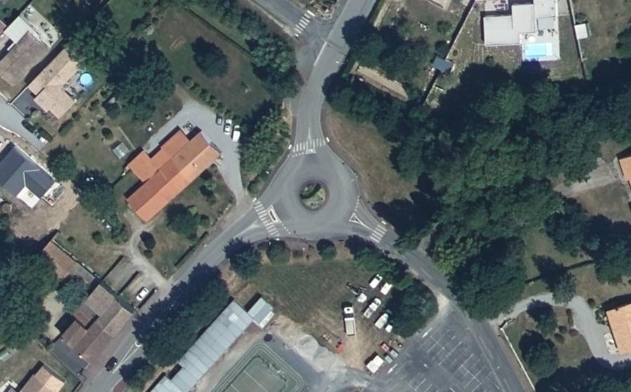 Vue aérienne du Rond-point anonyme n°260802799
