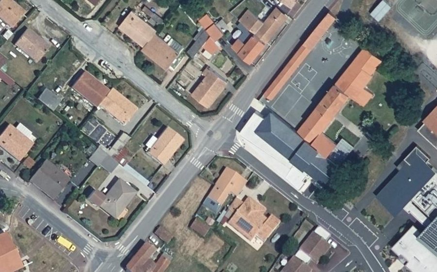 Vue aérienne du Rond-point anonyme n°260806721