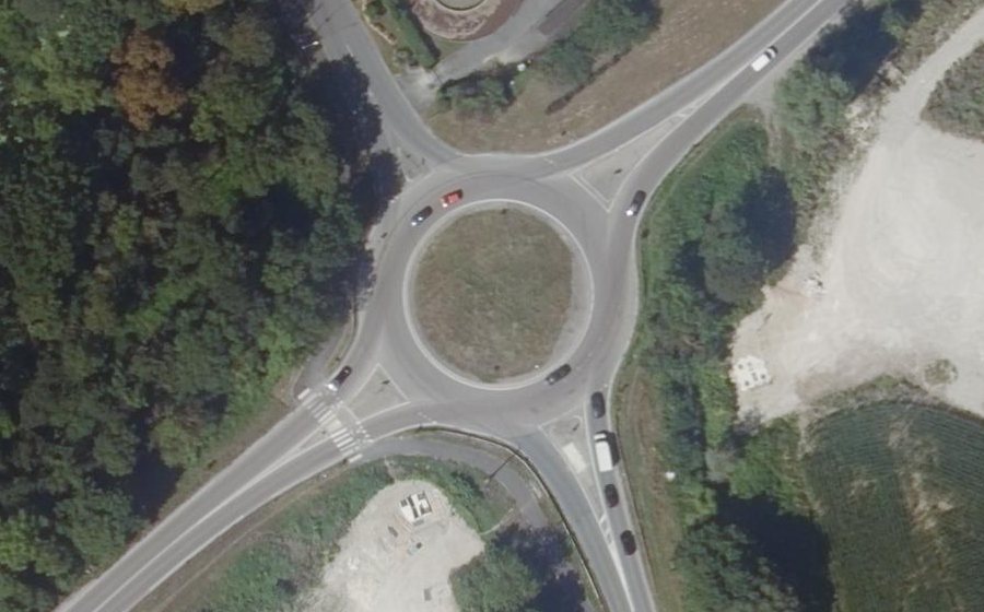 Vue aérienne du Rond-point anonyme n°26083190