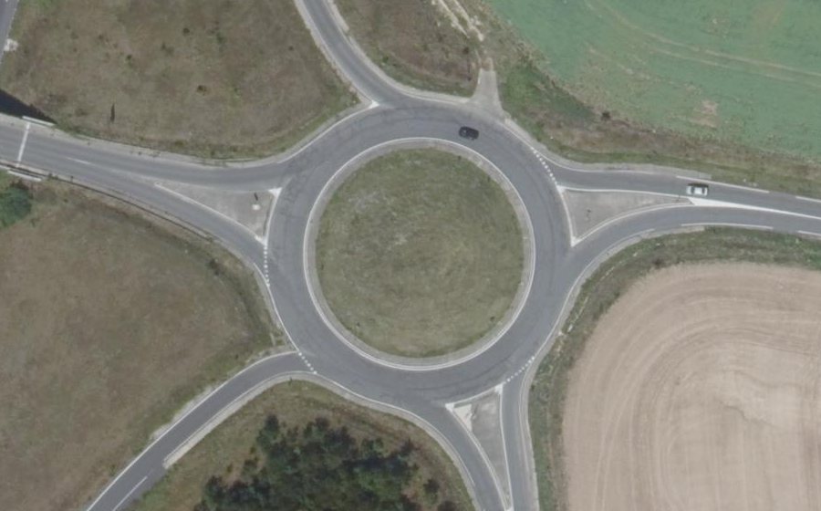 Vue aérienne du Rond-point anonyme n°26083670