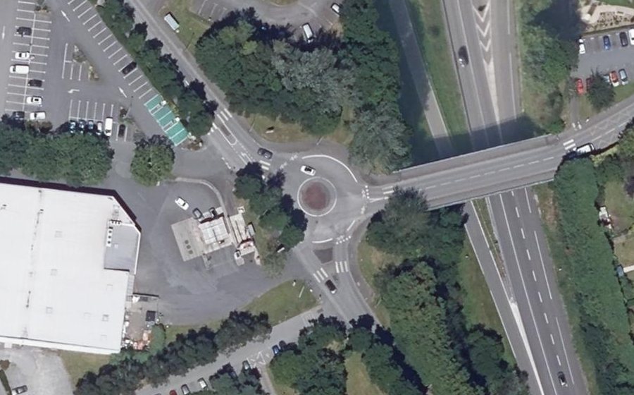 Vue aérienne du Rond-point anonyme n°260854965