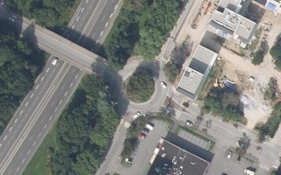 Vue aérienne du Rond-point anonyme n°260854991