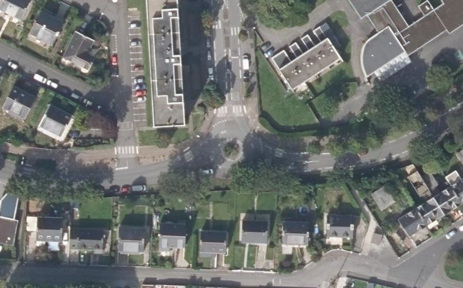 Vue aérienne du Rond-point anonyme n°260854994