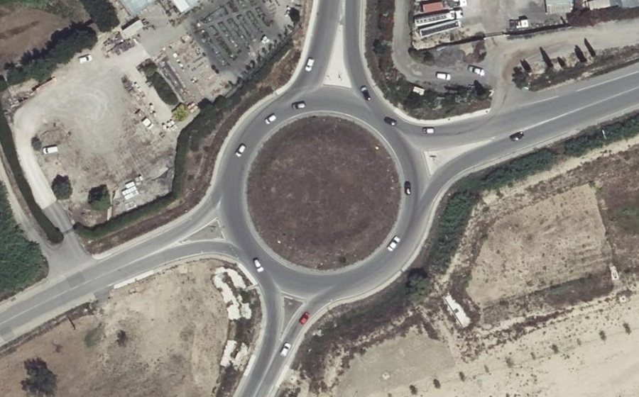 Vue aérienne du Rond-point anonyme n°26085781
