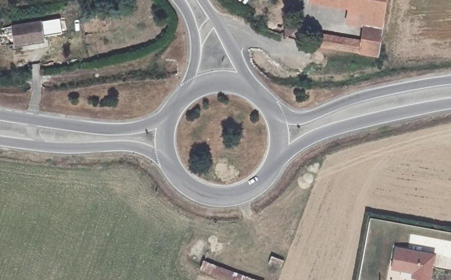 Vue aérienne du Rond-point anonyme n°260887375