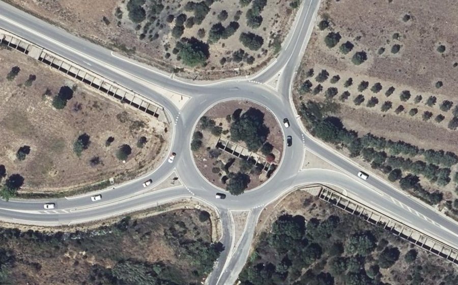 Vue aérienne du Rond-point anonyme n°26094492