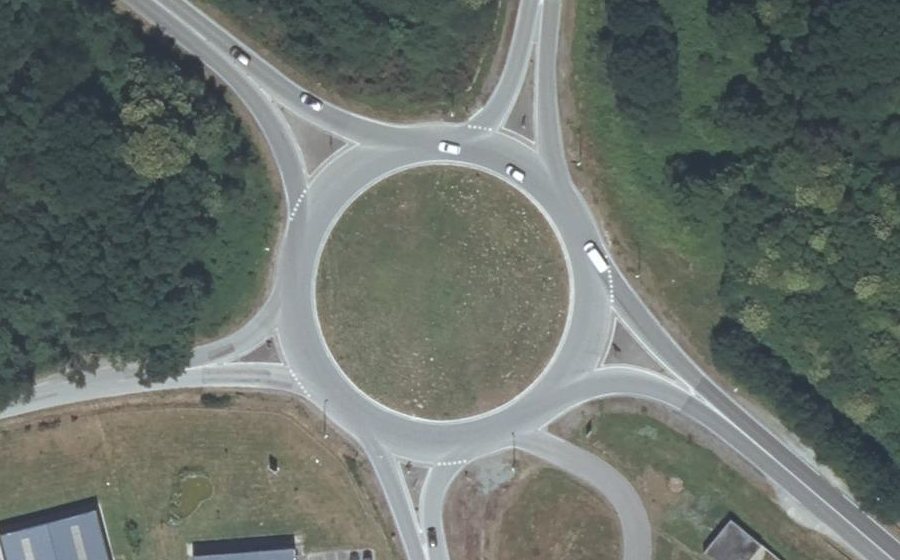 Vue aérienne du Rond-point anonyme n°26094658