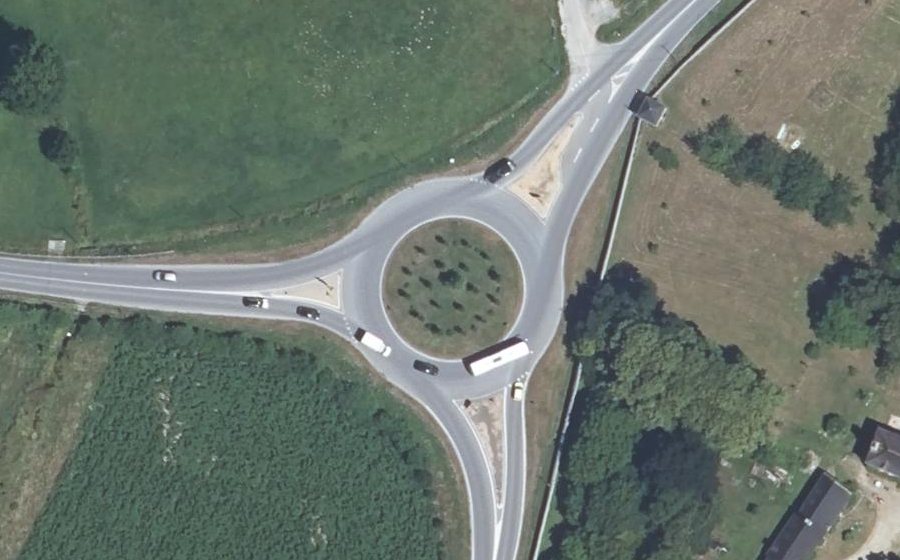 Vue aérienne du Rond-point anonyme n°26095069