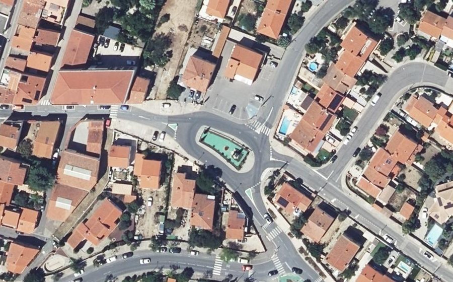 Vue aérienne du Rond-point anonyme n°26095969