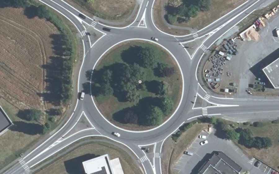 Vue aérienne du Rond-point anonyme n°26096360