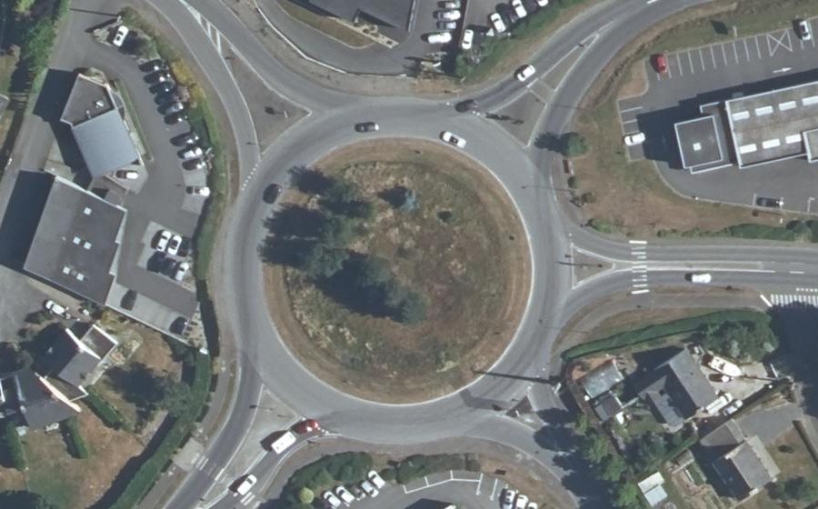 Vue aérienne du Rond-point anonyme n°26096363