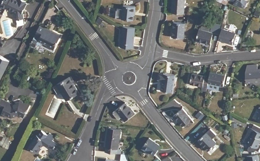 Vue aérienne du Rond-point anonyme n°26099067