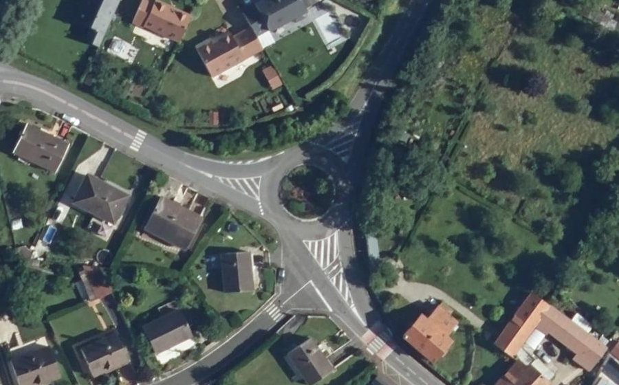 Vue aérienne du Rond-point anonyme n°261006069