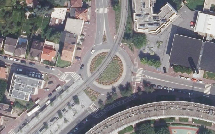 Vue aérienne du Rond-point anonyme n°261011116
