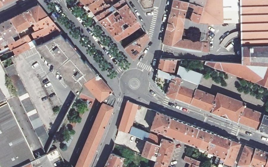Vue aérienne du Rond-point anonyme n°261117574