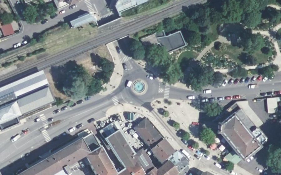 Vue aérienne du Rond-point anonyme n°26119375