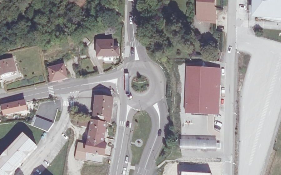 Vue aérienne du Rond-point anonyme n°26119377