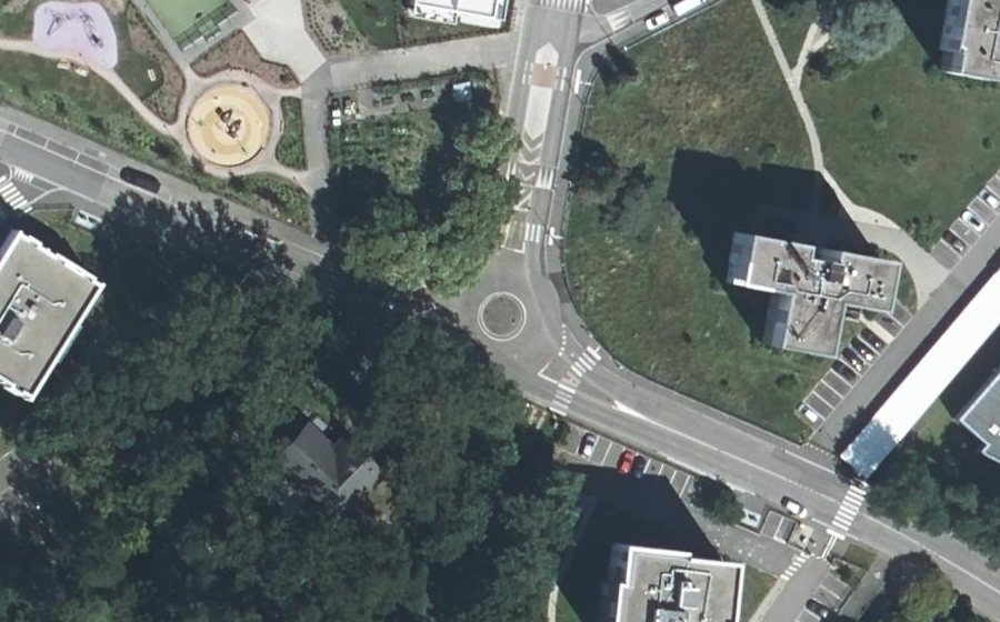 Vue aérienne du Rond-point anonyme n°26120040