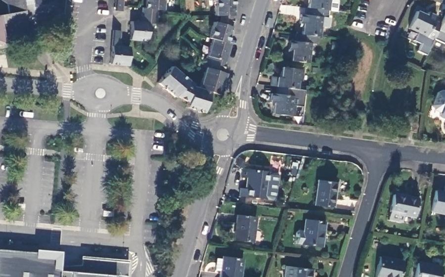Vue aérienne du Rond-point anonyme n°26126738