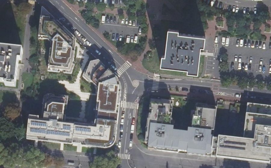 Vue aérienne du Rond-point anonyme n°26131470
