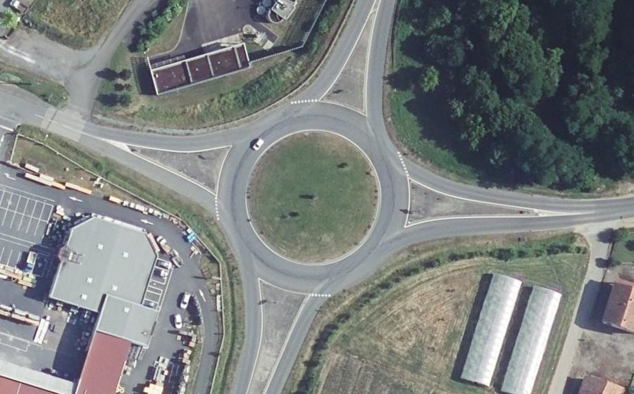 Vue aérienne du Rond-point anonyme n°26137166