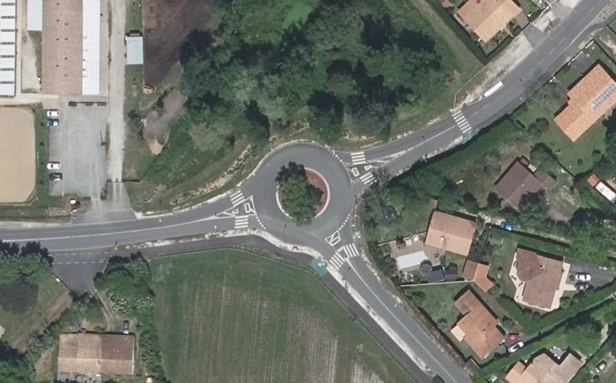 Vue aérienne du Rond-point anonyme n°26137804