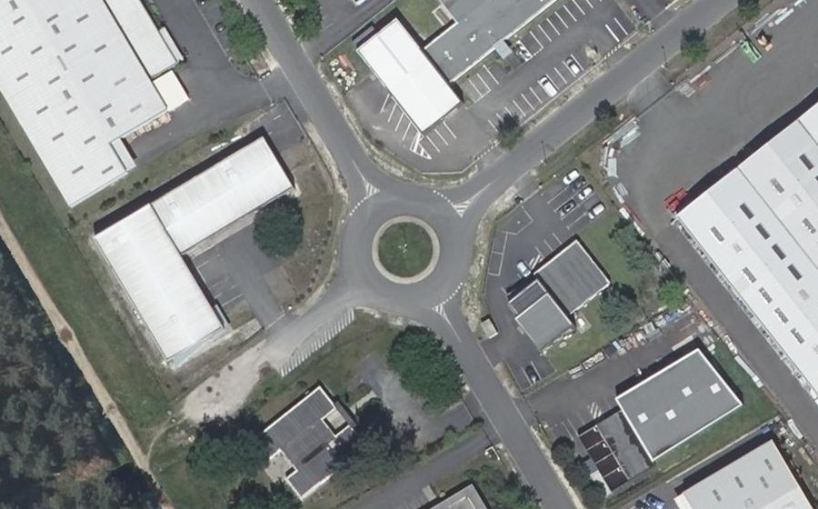Vue aérienne du Rond-point anonyme n°26139870