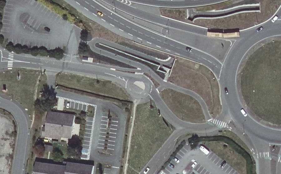 Vue aérienne du Rond-point anonyme n°26142128
