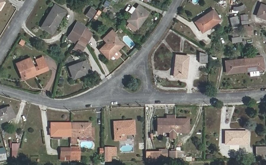 Vue aérienne du Rond-point anonyme n°261428548
