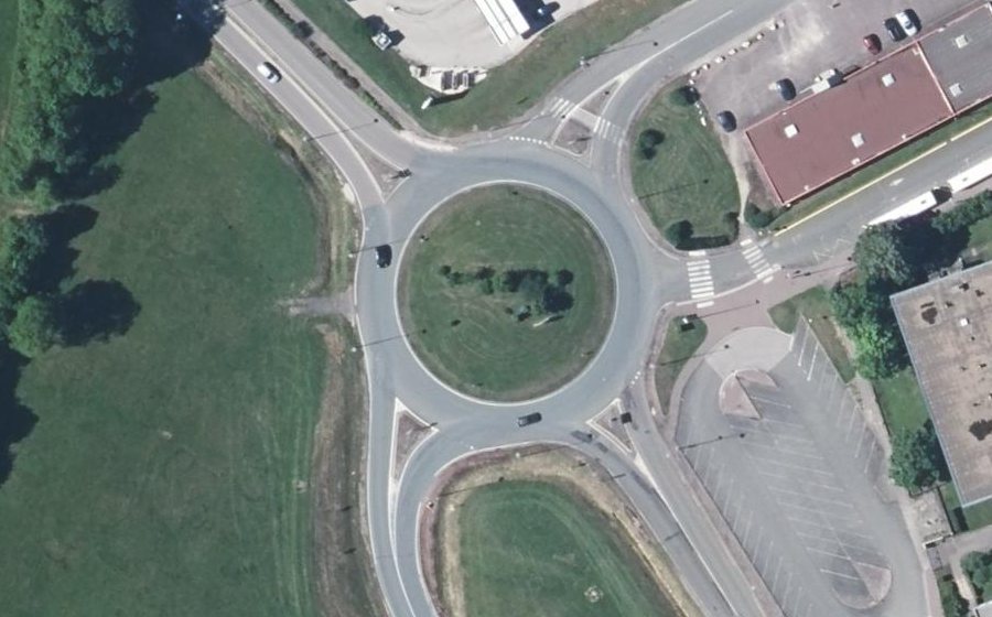 Vue aérienne du Rond-point anonyme n°26143447