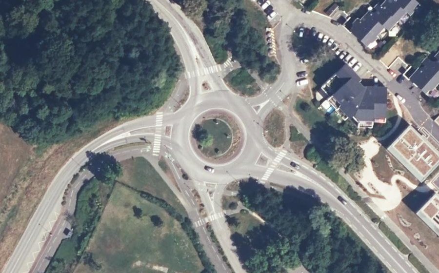 Vue aérienne du Rond-point anonyme n°26147239