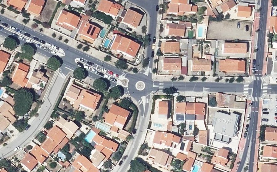 Vue aérienne du Rond-point anonyme n°26147478