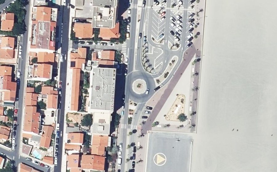 Vue aérienne du Rond-point anonyme n°26147493