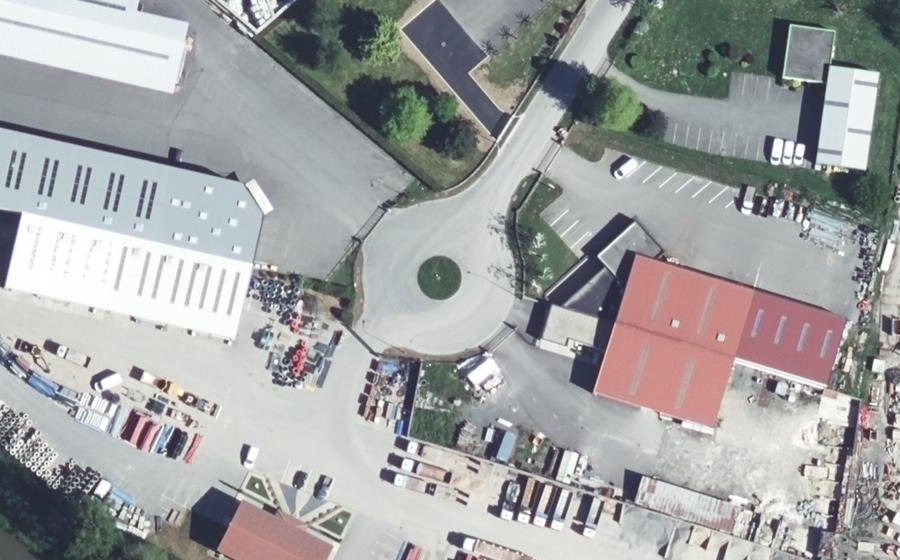 Vue aérienne du Rond-point anonyme n°261486689