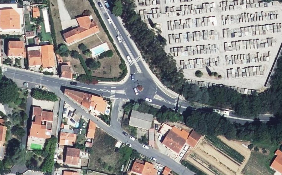 Vue aérienne du Rond-point anonyme n°26154821
