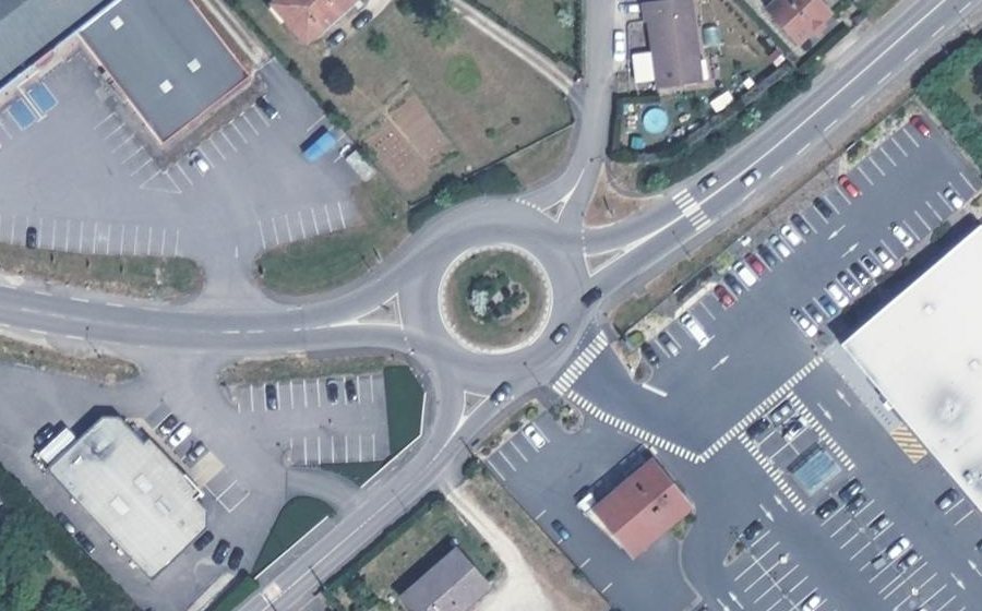 Vue aérienne du Rond-point anonyme n°26157655