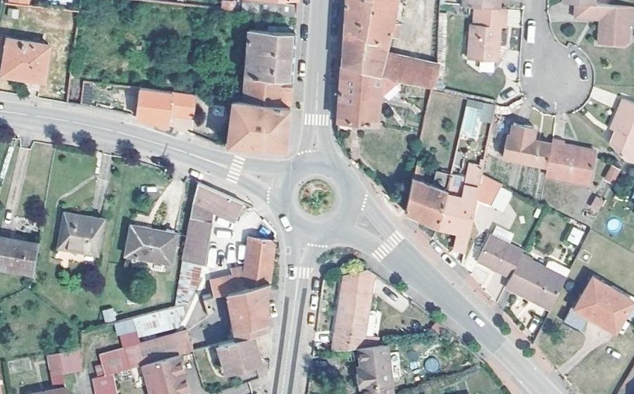 Vue aérienne du Rond-point anonyme n°26163718