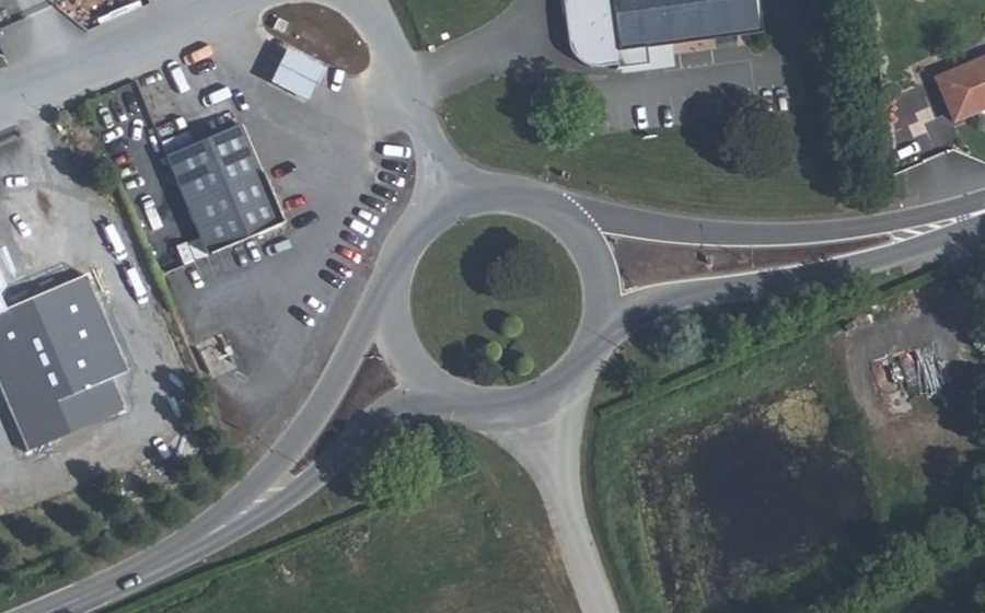 Vue aérienne du Rond-point anonyme n°26165423
