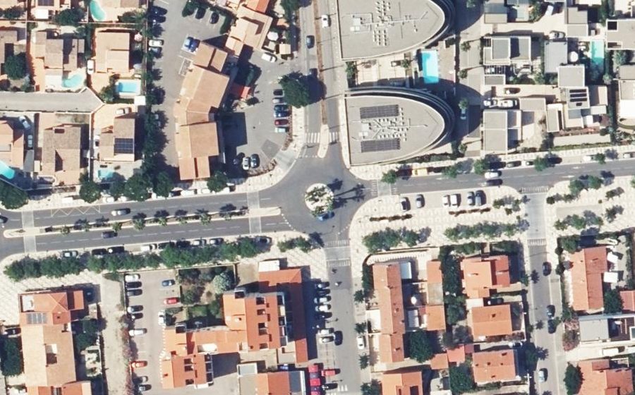 Vue aérienne du Rond-point anonyme n°26171389