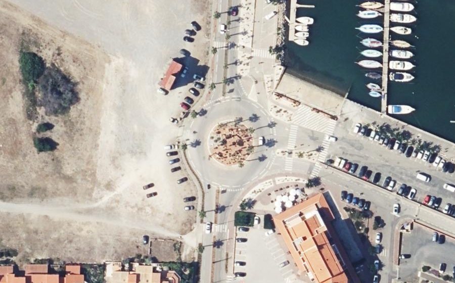 Vue aérienne du Rond-point anonyme n°26171391