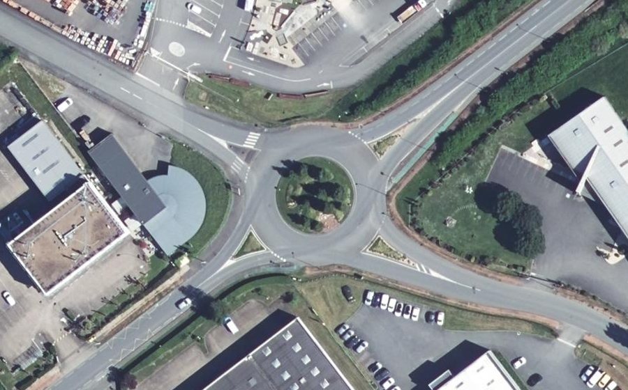 Vue aérienne du Rond-point anonyme n°26171821