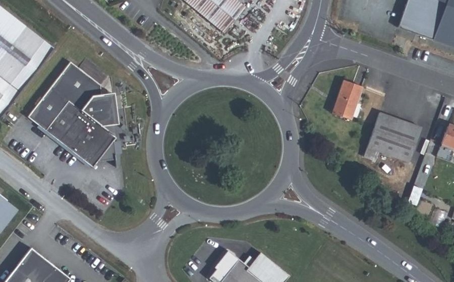 Vue aérienne du Rond-point anonyme n°26176570