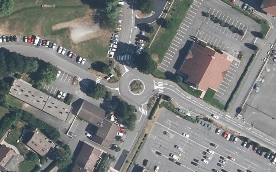 Vue aérienne du Rond-point anonyme n°26180041