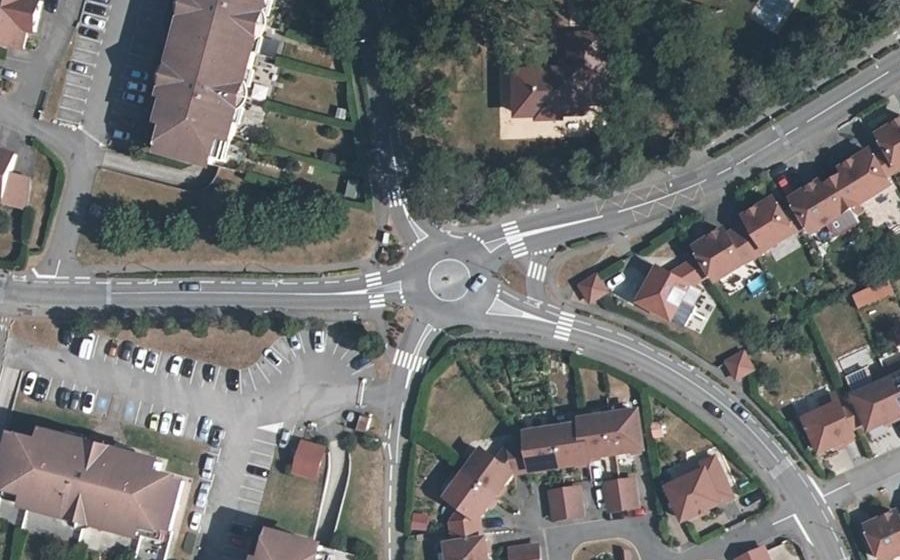 Vue aérienne du Rond-point anonyme n°26180821