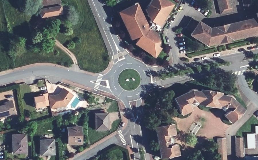 Vue aérienne du Rond-point anonyme n°26182221